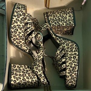 VINTAGE LEI Leopard Platforms